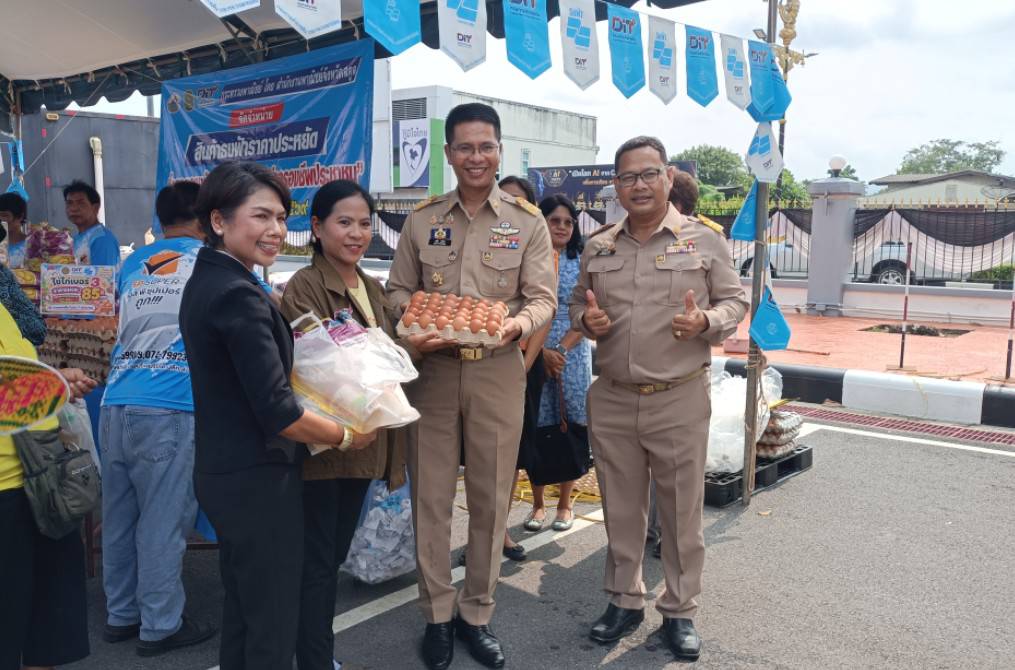 สำนักงานพาณิชย์จังหวัดสตูล จัดจำหน่ายสินค้า "โครงการธงฟ้าราคาประหยัดลดค่าครองชีพประชาชน"